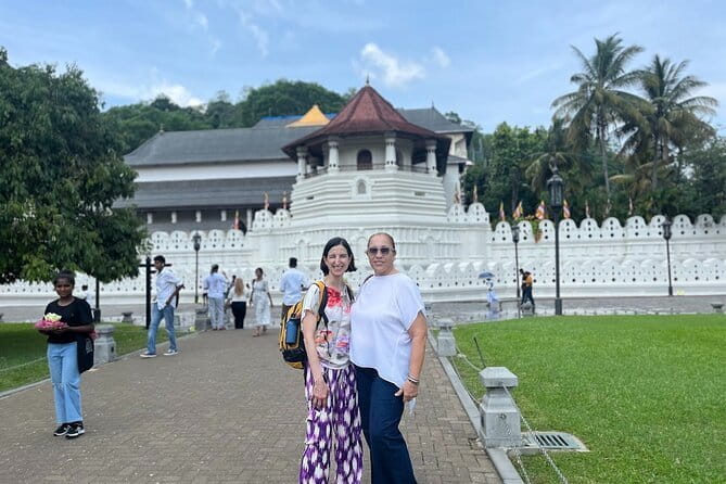 06 Nights 07 Days - Sri Lanka Private Tour - Day 1: Kandy’s sacred temple and evening culture