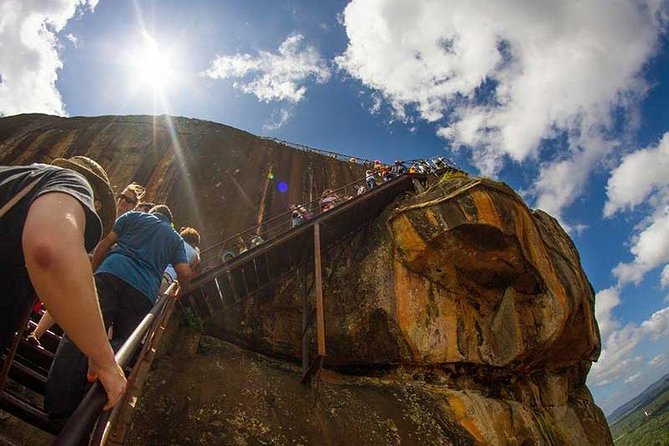 4-Day Essence of Sri Lanka Tour - Day one: Dambulla’s painted cave shrines