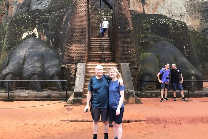 4 Days Amaizing Classic Mini Tour Sri Lanka - Day 1: spices, Kandy’s sacred tooth, and the Peradeniya gardens