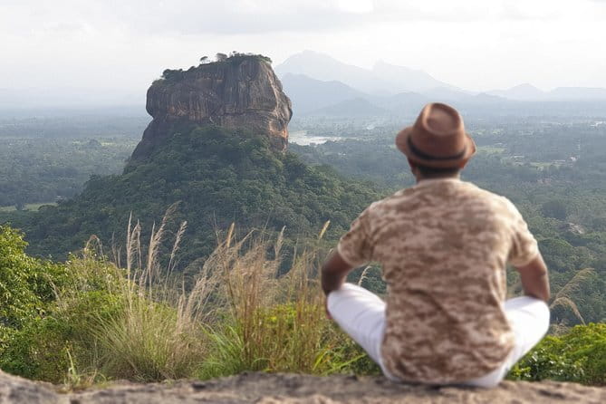 7 Days Sri Lanka Sightseeing Tour - Day 3: Ramboda Waterfall and the tea country around Nuwara Eliya