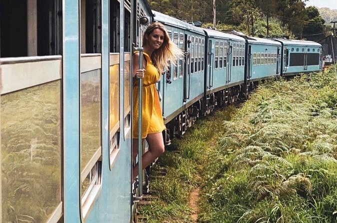 7 Days Tour in Sri Lanka Hotels with Breakfast and Luxury Car - Day 4: tea country, waterfalls, and Ella’s famous bridge