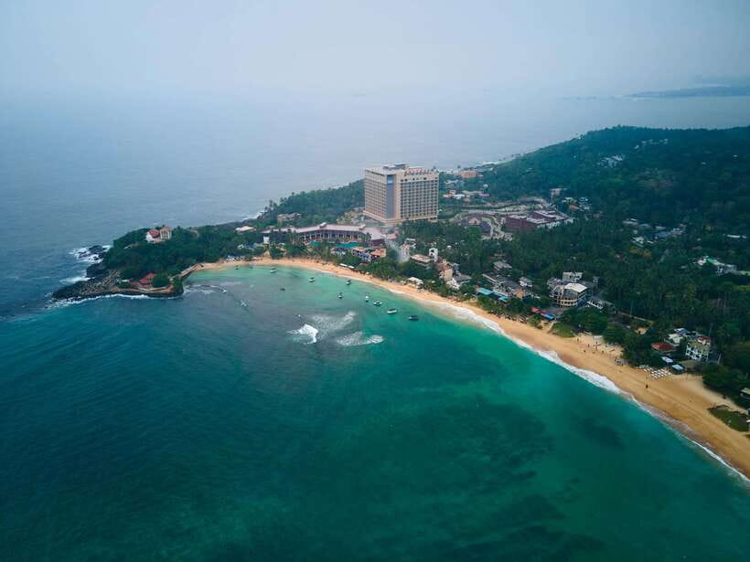 8-Day Sri Lanka Private Round Tour Hotels, Meals, Car, Guide - Day 3: Kandy’s gardens, lake, and Tooth Relic Temple