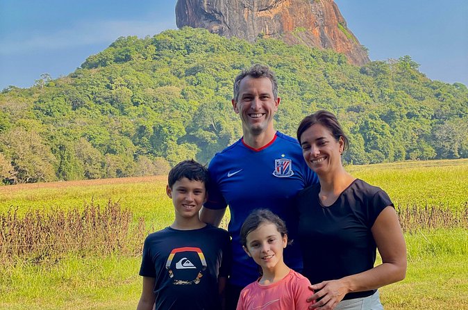 9 Day Sri Lanka Round Tour with Private Driver - Kandy combines gardens, religion, and a busy city stop