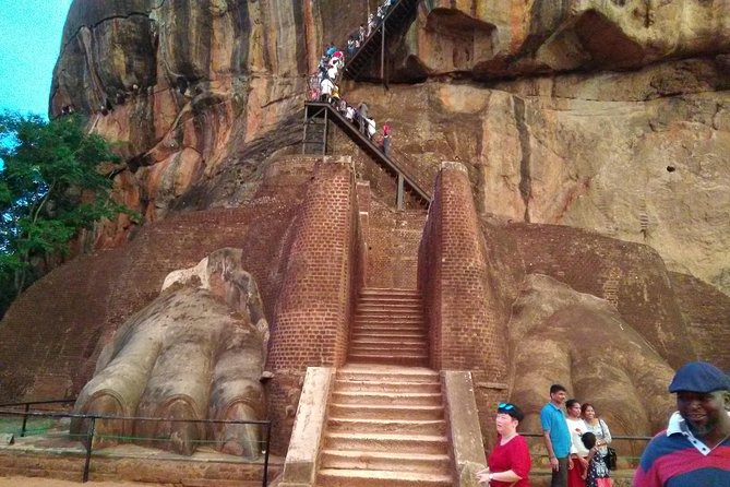 All inclusive Private Day tour Sigiriya, Dambulla & traditional village tour - Two major Sri Lankan sights from a Negombo hotel