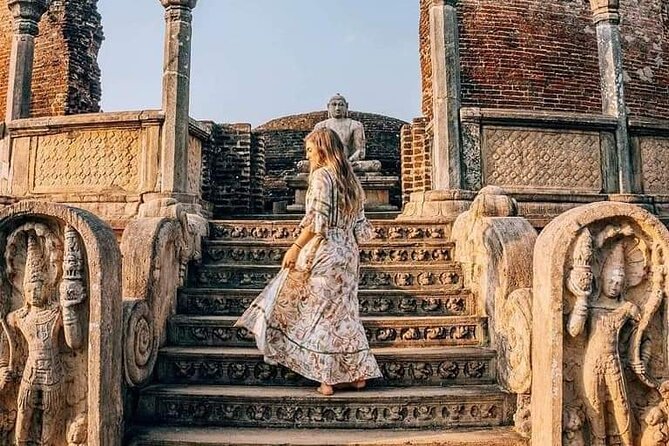 All-Inclusive Private tour in Sri Lankan Island 9 Day HB hotels - Gardens, tea country, and the climb to Ambuluwawa