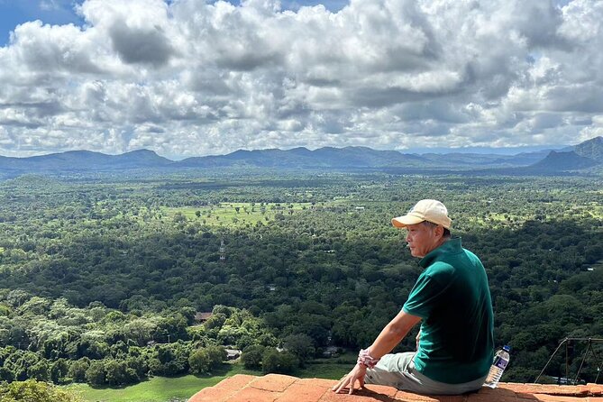 Amazing LANKA (07N08D) - Day 1: elephants at Pinnawala and the climb at Sigiriya