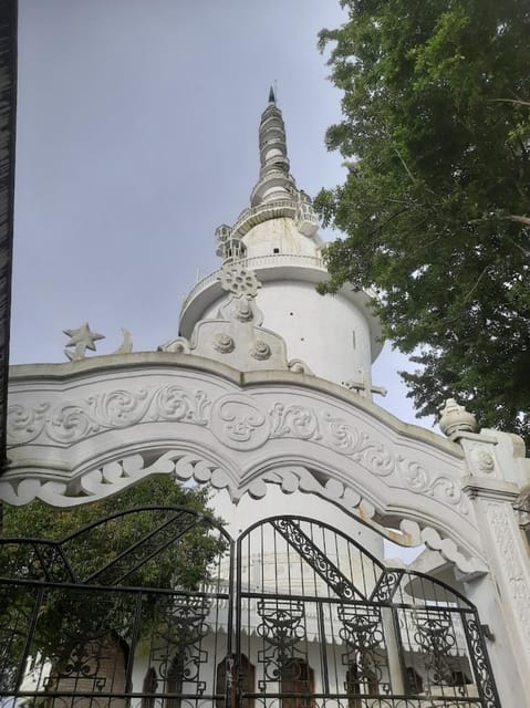 Ambuluwawa Tower & Pinnawala & Kandy Day Tour From Colombo - The short stops: gems, spices, wood, batik, and silk