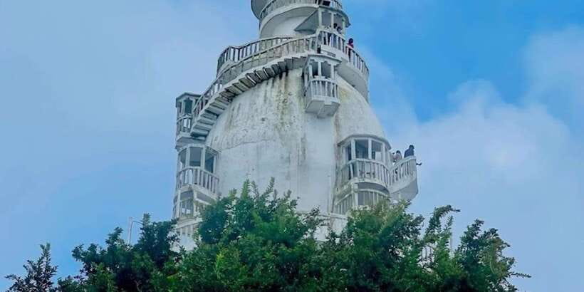Ambuluwawa Tower & Pinnawala & Kandy Day Tour From Negombo - Entering the Temple of the Sacred Tooth Relic
