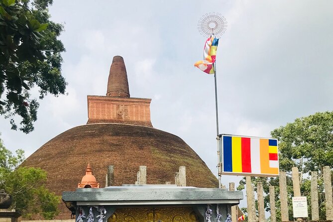 Anuradhapura ancient city tour with Travandgo tours - Sri Maha Bodhi and Mirisavetiya: living faith and royal history