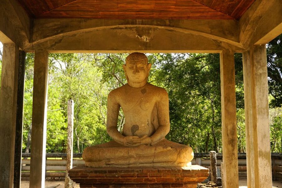 Anuradhapura Private Ancient City Day Tour - Kuttam Pokuna and the Samadhi Buddha Statue