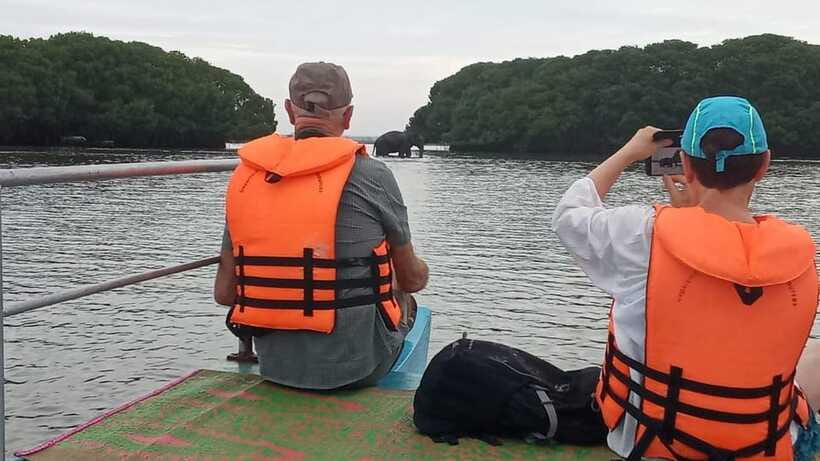 Arugam Bay: Lagoon Boat safari with Safety Measures - Practical packing advice