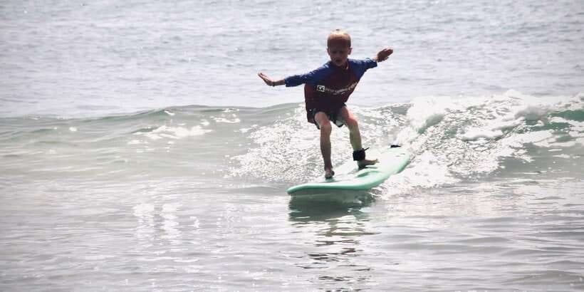 Arugam Bay Surf Lessons : Beginner Surf Experience - The tuk-tuk pickup starts the experience
