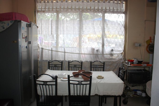 Authentic Sinhalese Cooking Class in Colombo with a Local Family - A Colombo cooking class built around a real family home