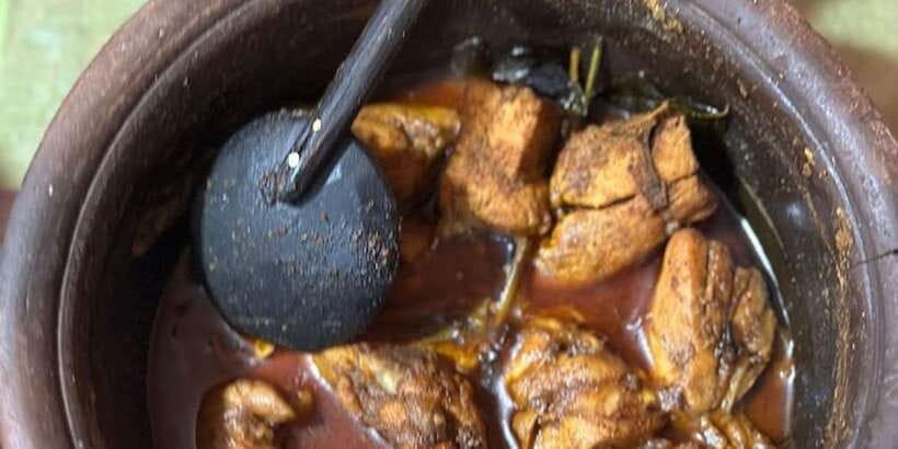 Authentic Sri Lankan Cooking Class in Kandy by Local Family - Cooking ten vegetable dishes, fish or chicken, and more