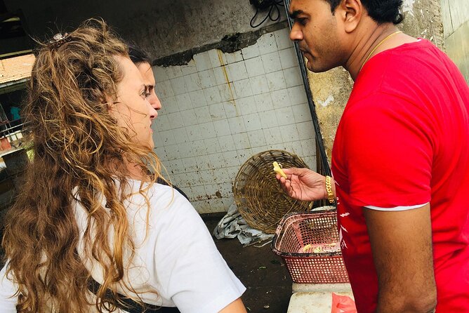 Authentic Sri Lankan Cooking Class in Kandy with Local Family - A possible market visit before the cooking begins