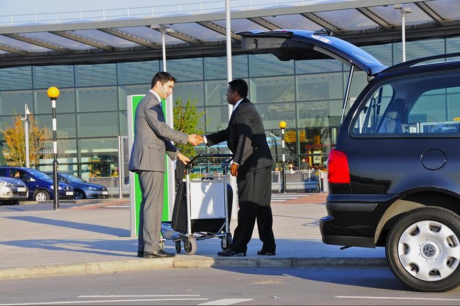 Bandaranaike International Airport(CMB) to Colombo Hotels - Finding your driver after landing