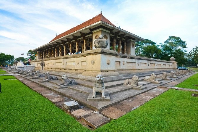 Best of Colombo - Private Guided City Tour - How much walking and driving should you expect?
