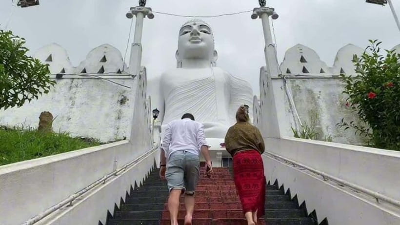 Best Private Kandy City Tour by Tuk Tuk with Local Guide - Entering the Sacred Temple of the Tooth