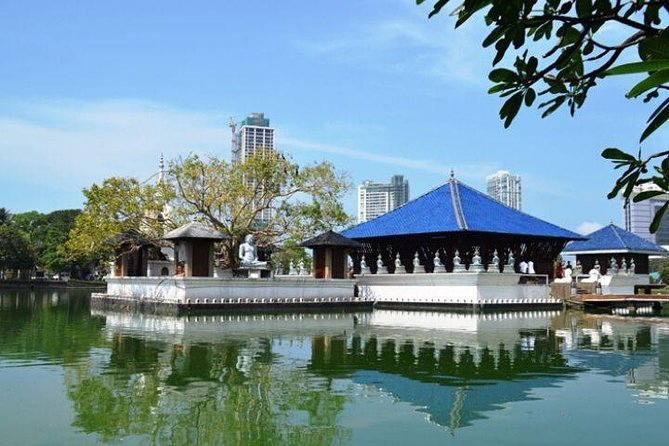 Colombo Airport Layover/Transit City Tour – 5 Hours - Jami Ul-Alfar Mosque adds a striking city landmark