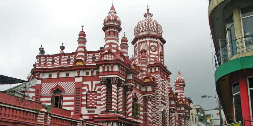 Colombo: All-Inclusive Morning & Afternoon Private City Tour - Gangaramaya Temple: worship, art, and an unusual museum