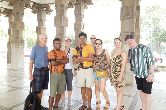 Colombo Bay Tuk Tuk City Tour - Pettah, Art Street, and everyday city life
