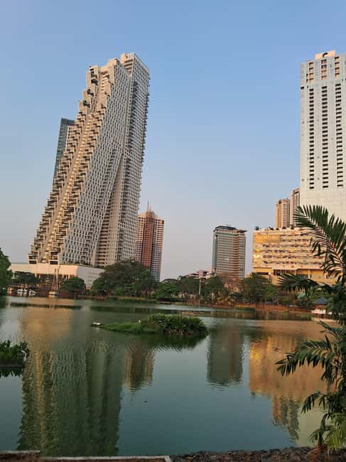 Colombo: City Sightseeing Tour by Car with Driver-Guide - Galle Face Green and the best way to finish