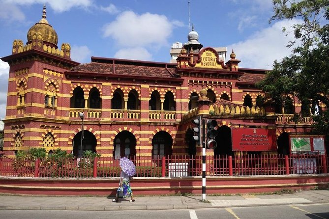 Colombo City Tour by Car – Private & All-Inclusive - Tea, temples, and two different religious traditions