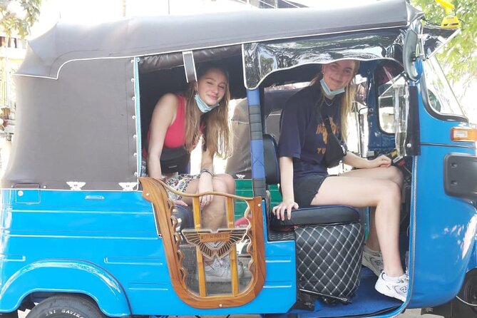 Colombo City Tour by Tuk Tuk Morning and Evening - A Hindu kovil and Colombo’s religious mix