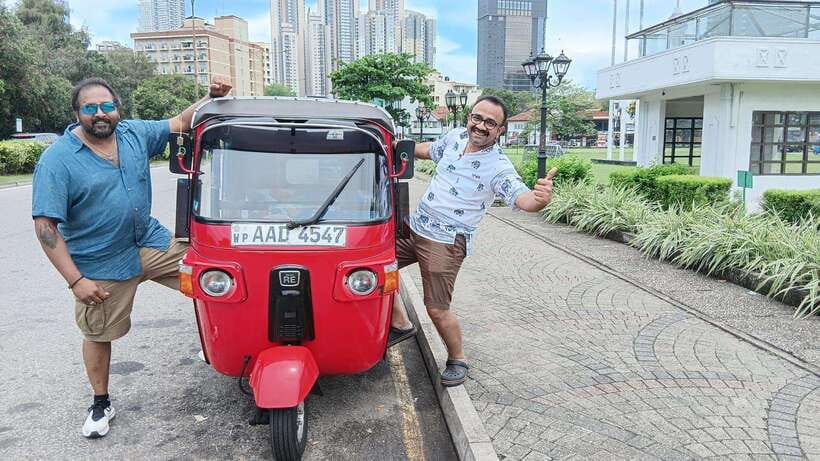 Colombo City Tour by Tuk-Tuk with Hotel Pickup - All Include - Buddhist and Hindu temples show Colombo’s religious mix