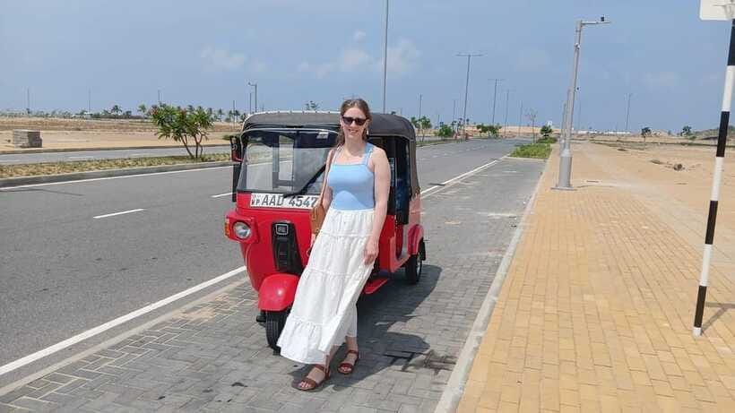 Colombo City Tour by Tuk-Tuk with Hotel Pickup - All Include - Galle Face Green gives you an oceanfront pause