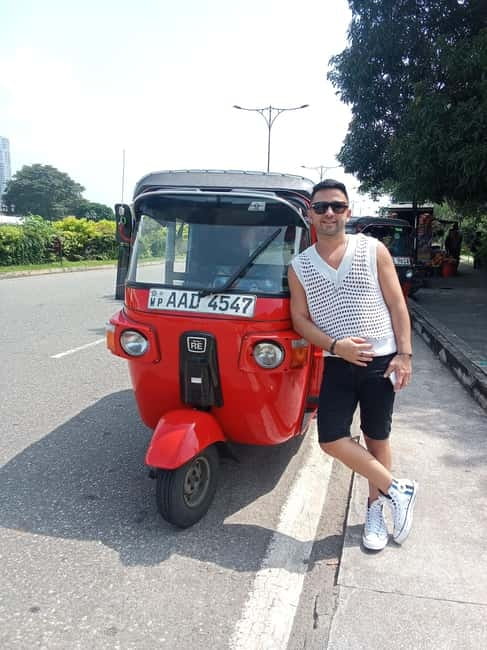 Colombo City Tour by Tuk-Tuk with Hotel Pickup - All Include - Parks, civic buildings, and the modern Lotus Tower