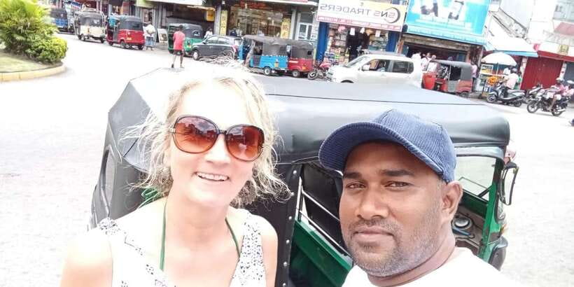 Colombo: City Tour by Tuk Tuk with Pickup - All Inclusive - Gangaramaya Temple and Sri Kailawasanathan Swami Temple