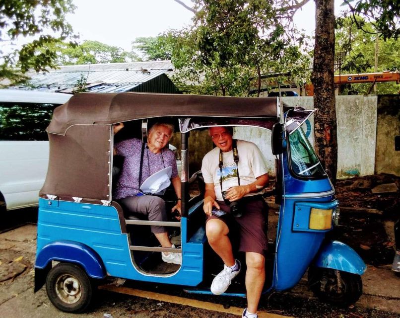 Colombo: City Tour by Tuk Tuk with Pickup - All Inclusive - Galle Face Green: ending beside the Indian Ocean