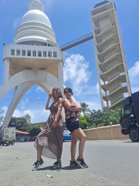 Colombo: City Tour by Tuk Tuk with Srilanka Traditional Food - Galle Face Green and the waterfront