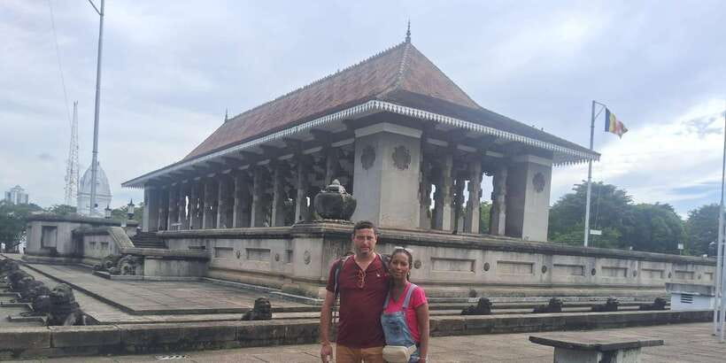 Colombo: City Tour by Tuk Tuk with Srilanka Traditional Food - The guides can shape the whole experience