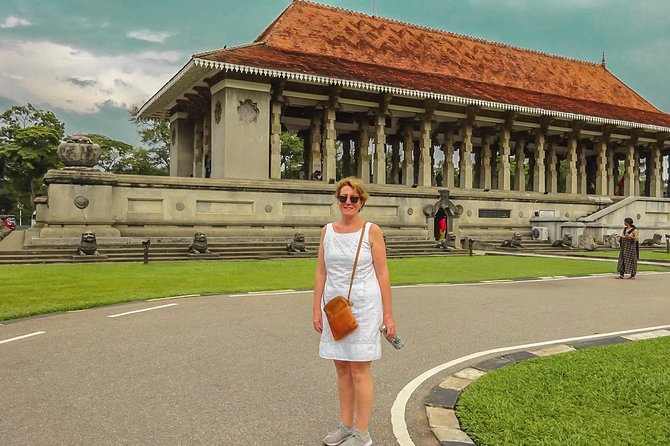Colombo City Tour from Kalutara - Galle Face Green ends the day by the sea