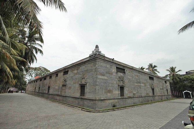 Colombo City Tour from Negombo - Viharamahadevi Park beside the National Museum