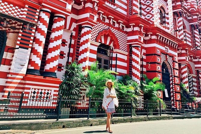 Colombo City Tour Highlights - Pettah market streets and a king coconut break