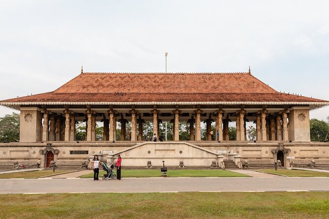 Colombo City Tour With Historical Places ( All Inclusive ) - The Hindu shrine and Colombo Town Hall