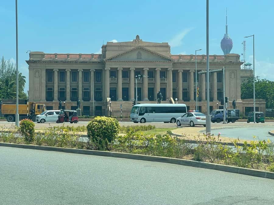Colombo: Guided City Tour with Entry Tickets - Colombo in four hours: a useful first look