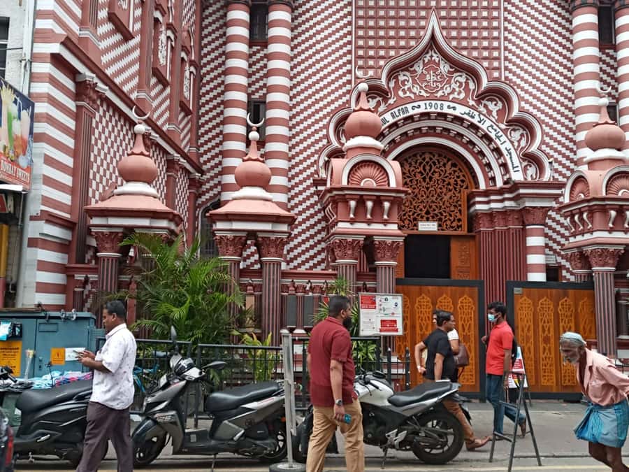 Colombo: Guided City Tour with Entry Tickets - What your guide adds to the day
