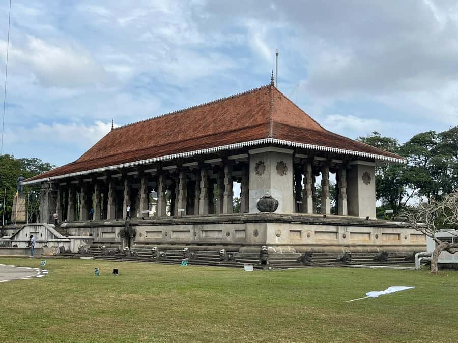 Colombo: Guided City Tour with Entry Tickets - Timing, transport, and what to bring
