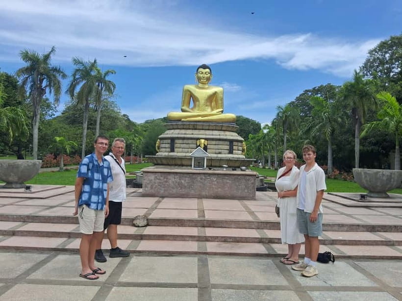 Colombo Heritage &Culture City Tour by Tuk Tuk ALL INCLUSIVE - Fort landmarks mix sea views with old Colombo