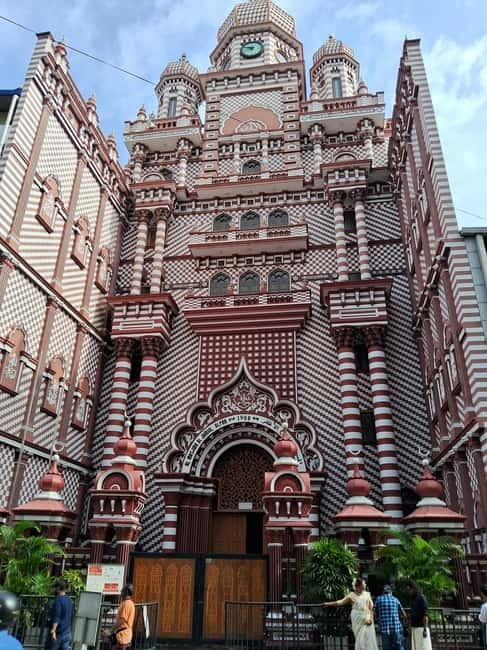 Colombo Heritage &Culture City Tour by Tuk Tuk ALL INCLUSIVE - Tea, Pettah Market, and Laksala bring the tour down to street level