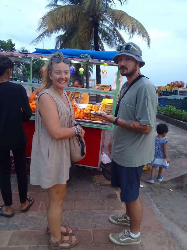 Colombo Local Food Tour by Tuk Tuk – All Inclusive - Galle Face Green and the taste of Colombo by the sea
