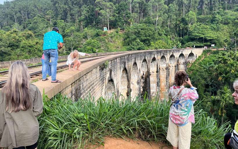 Colombo/Negombo: Sigiriya, Kandy, Ella 3-Day Trip with Train - Day two: Kandy, tea country, and the train to Ella