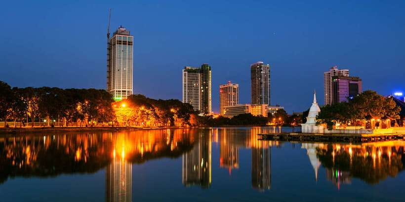 Colombo: Private City Sightseeing Tour - Colombo Lighthouse and the old harbor edge