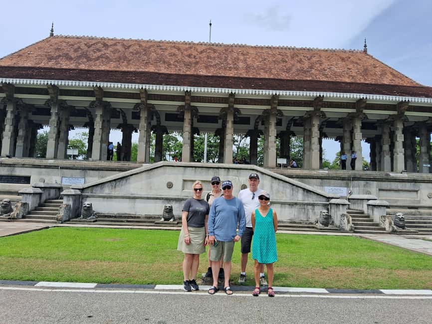Colombo: Private City Tour by Tuk tuk - All Inclusive - Colombo Fort, the Old Parliament, and the lighthouse
