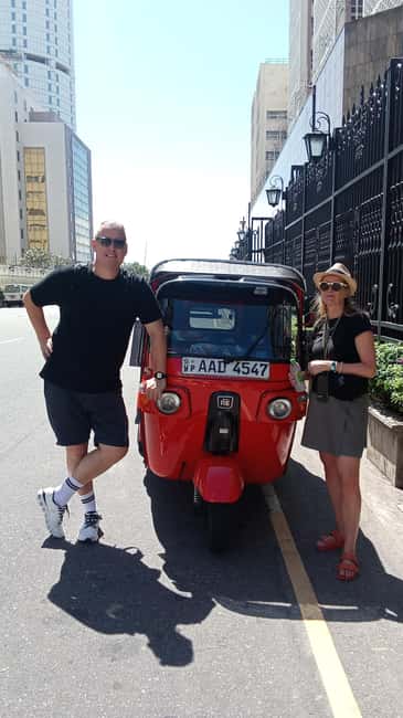 Colombo: Private City Tour by Tuk tuk - All Inclusive - Galle Face Green and the oceanfront city