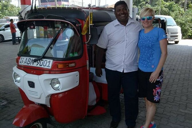 Colombo private city tour by tuk tuk morning and evening - The Red Mosque, Pettah, and the Old Town Hall